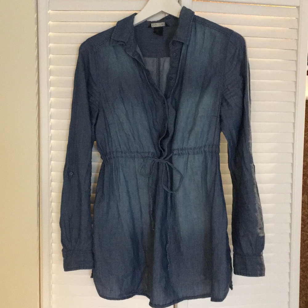 Maternity H&M light blue top.